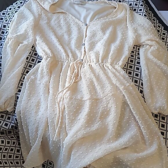 💲1️⃣0️⃣ Bundled ✔️Swiss Dot Cream Peasant Dress sz Med  - Picture 3 of 16